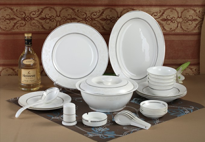 Farveglaseret avanceret bone china-dragt PC0066