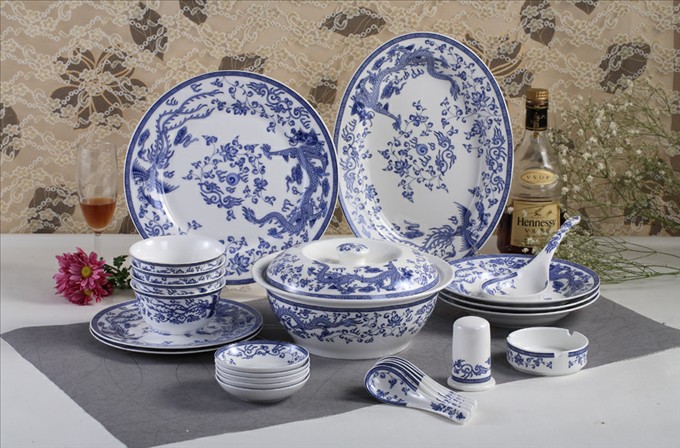 Farveglaseret avanceret bone china-dragt PC0070