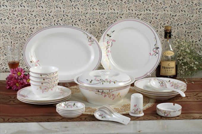 Farveglaseret avanceret bone china-dragt PC0072