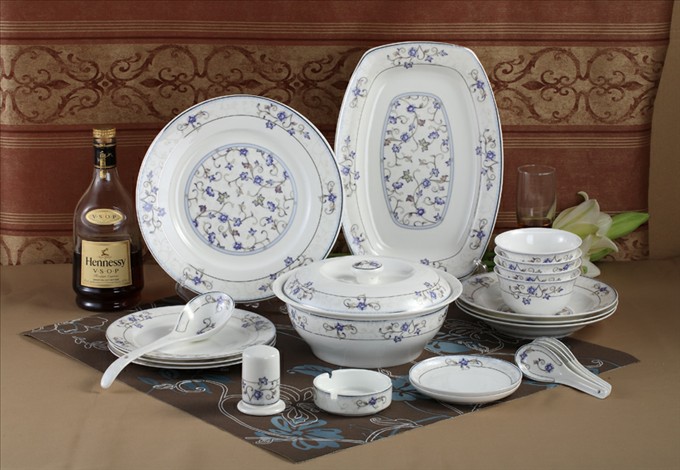 Farveglaseret avanceret bone china-dragt PC0083