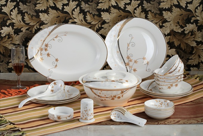 Farveglaseret avanceret bone china-dragt PC0086