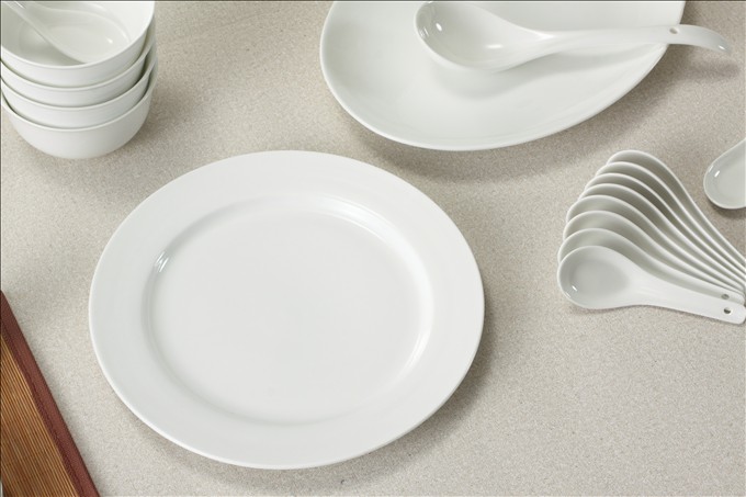 Hochentwickeltes Bone China-Set in reinem Weiß XX003