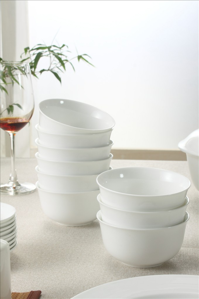 Hochentwickeltes Bone China-Set in reinem Weiß XX0009