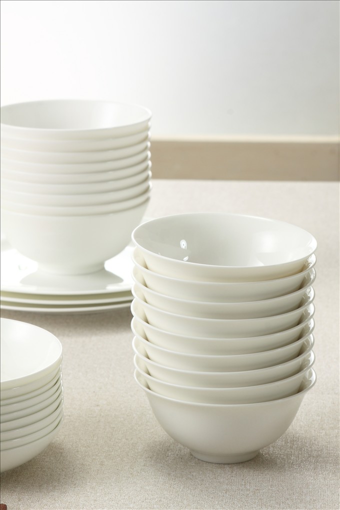 Hochentwickeltes Bone China-Set in reinem Weiß Manufaktur XX0024